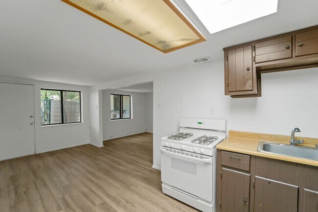 Building Photo - 129 N 1st Ave