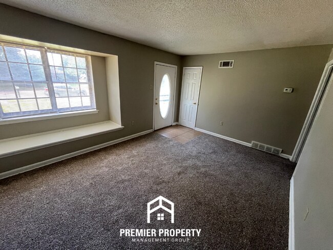 Foto del edificio - Charming 3BR/1BA Near Parkway Village | 1,305 Sq Ft, Open Kitchen & Large Fenced Yard