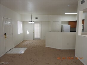 Building Photo - 3400 Cabana Dr