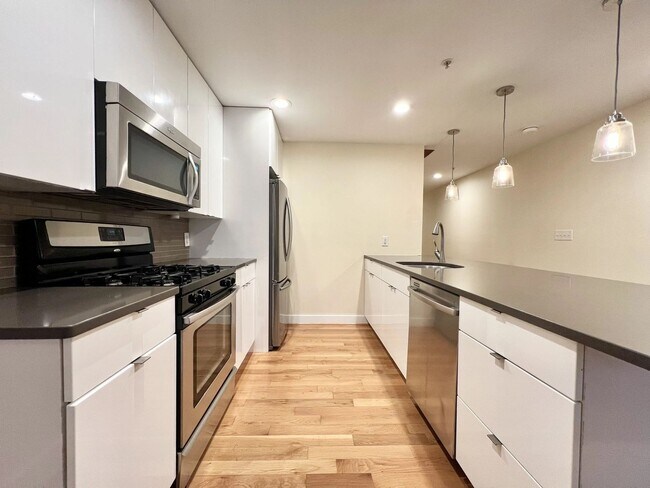 Building Photo - Olde City Apartment