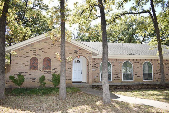 Primary Photo - 211 W Ash Ln