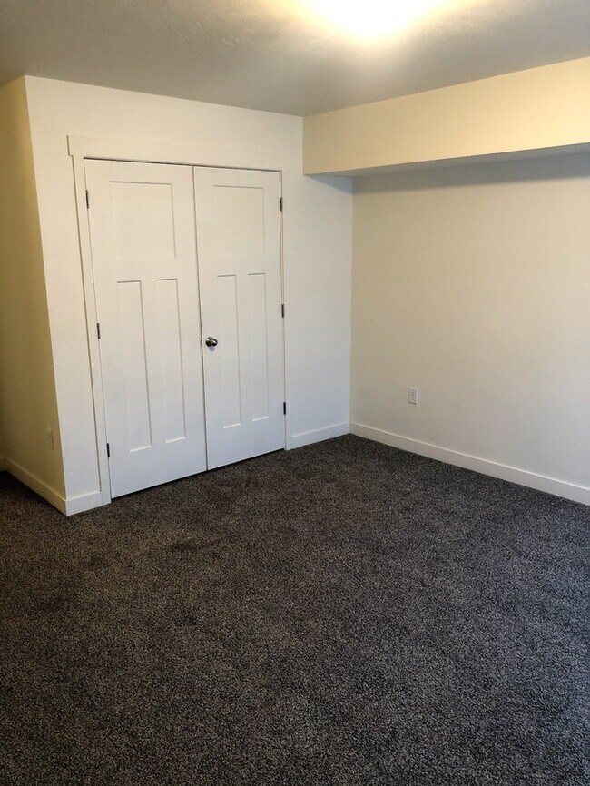 Building Photo - 3 bed 2.5 bath Townhome in Riverton!!