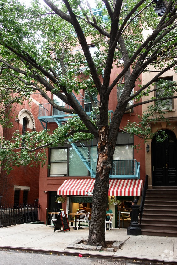 Building Photo - 449 W 51st St