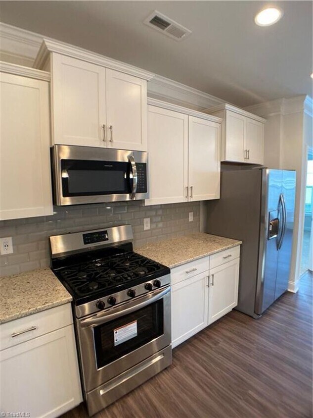 Primary Photo - BEAUTIFUL Townhouse in Finley Ridge