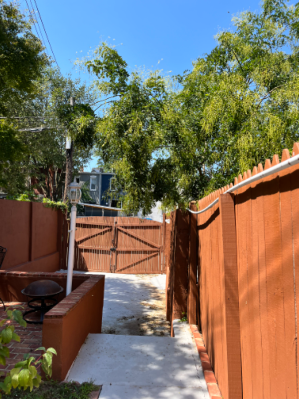 Building Photo - 624 11th St NE