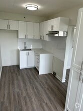 Building Photo - 1254 Fennell Av E