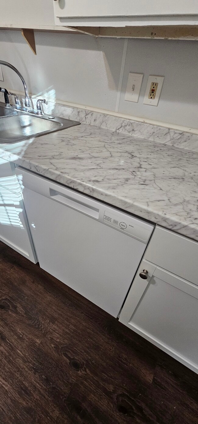 Building Photo - 711 N 70th St