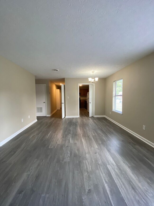 Foto del edificio - 105 Howell Way