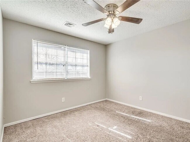 Foto del edificio - Corner-Lot Charmer Near Tinker AFB | Solar...