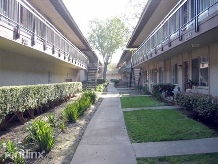 Building Photo - 521 N Tustin Ave