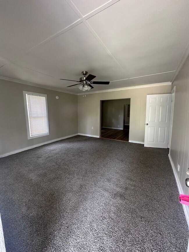 Building Photo - 3 Bed/1 Bath House