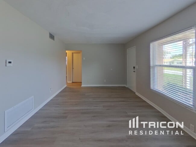 Building Photo - 1475 Sandy Ln