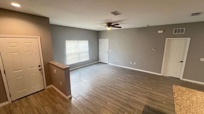 Foto del edificio - Incredible 3 Bedroom, 2 Bathroom Home in Palm Bay!!