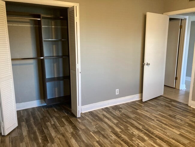 Guest bedroom - 4000 Davey St