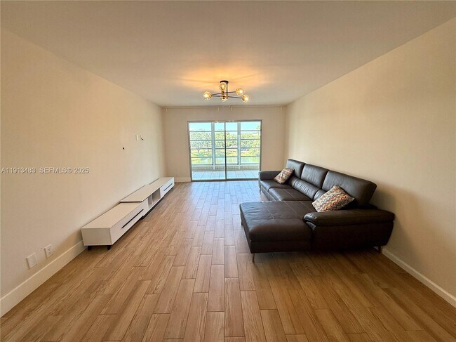 Foto del edificio - 4301 Martinique Cir