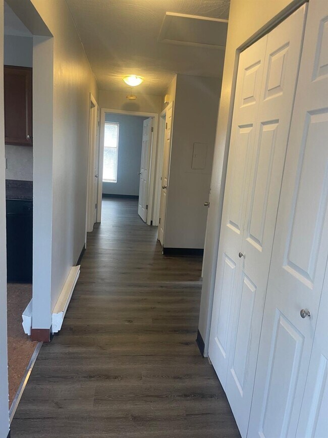 Foto del edificio - 654 Spencer Rd