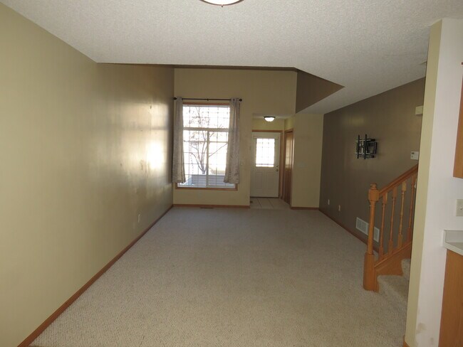 Building Photo - 604 Spruce Dr