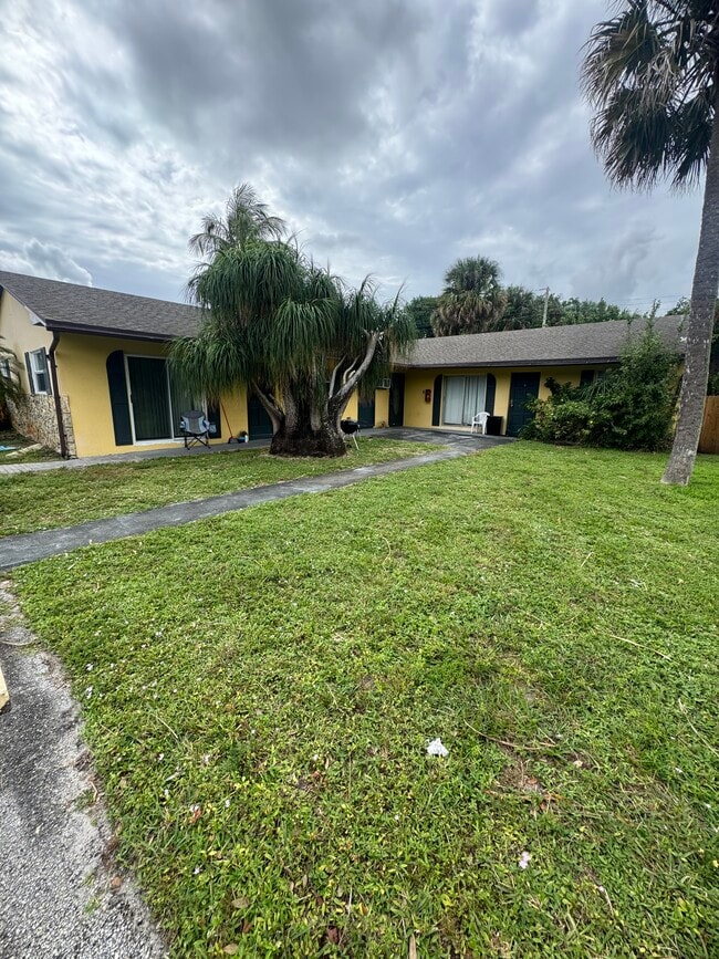 Foto del edificio - 9431 Sun Ct