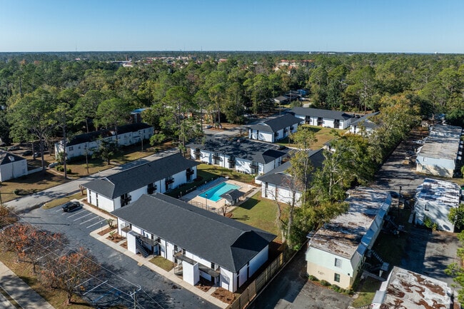 Aerial - The Williams at 1700