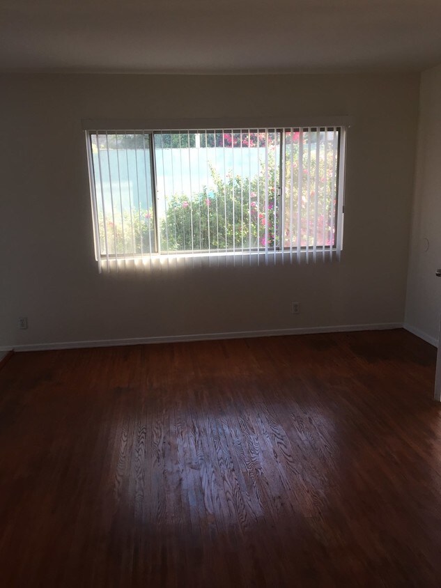 Foto del edificio - 549 N Hoover St