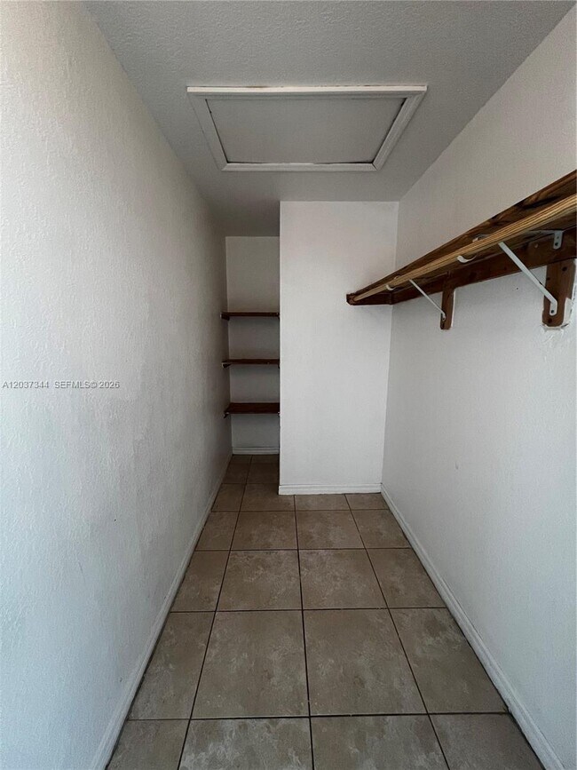 Foto del edificio - 7012 NW 6th Ct
