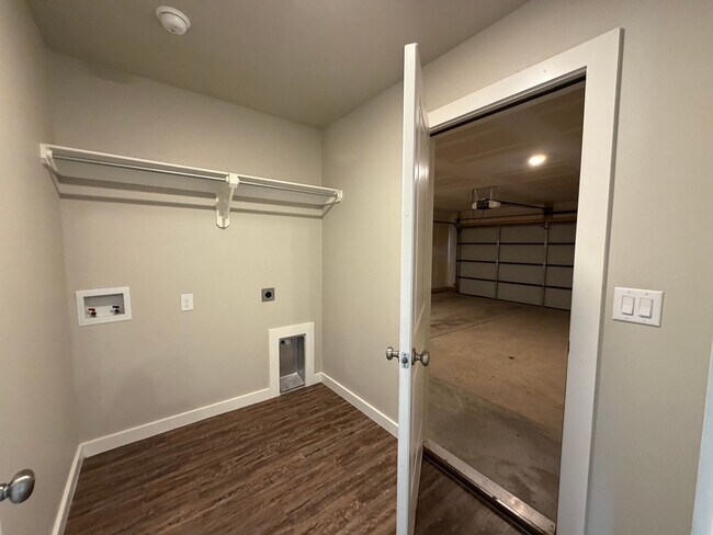 Foto del edificio - 412 E 31st St
