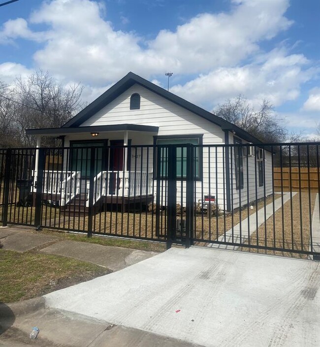 Building Photo - 3427 Hadley St