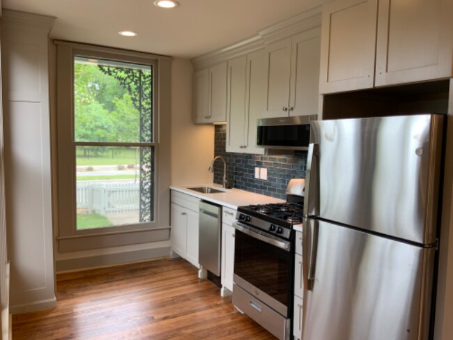 Building Photo - 923 McMath Ave