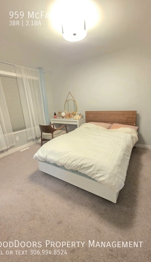 Photo du bâtiment - 959 McFaull Mnr