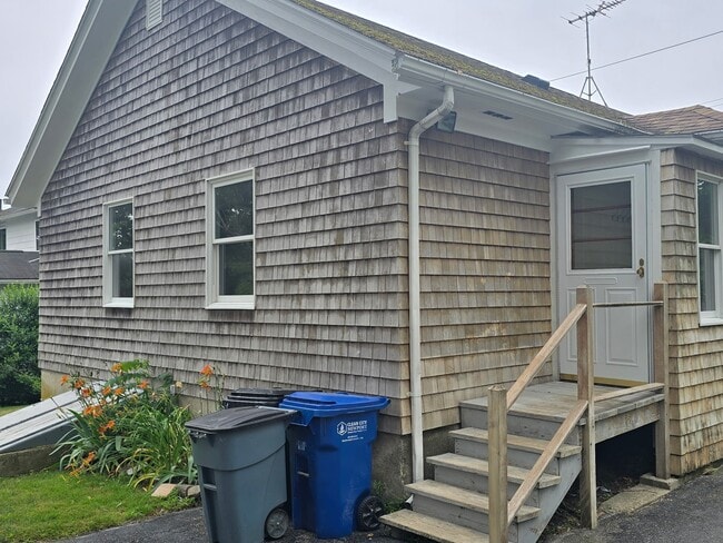 Building Photo - 18 Ledyard St