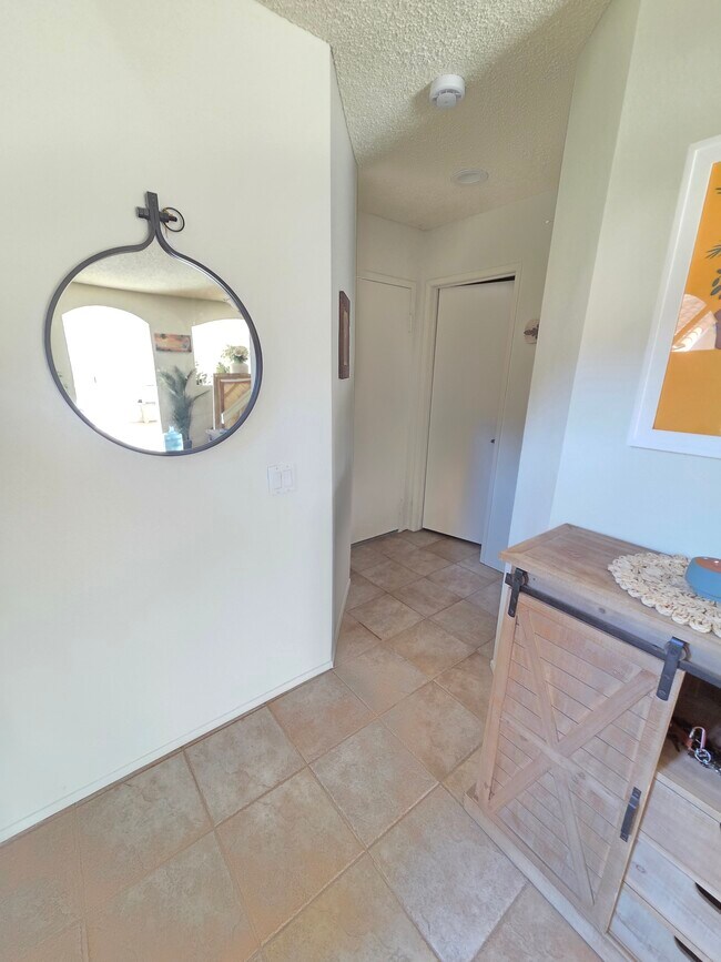 Foto del edificio - 740 Edgewater Dr