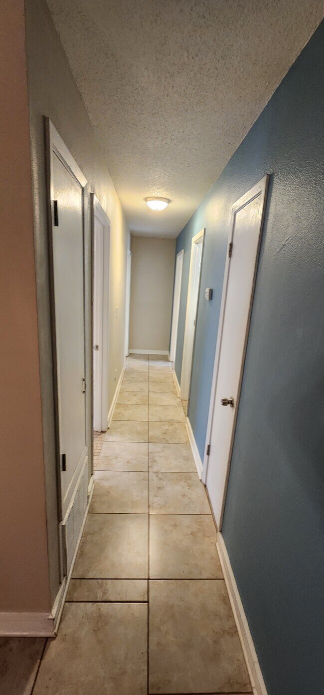 Hallway - 4200 Bell Ln
