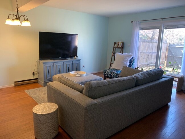 Foto del edificio - Haverford Circle renovated 3 Bedroom Townhome