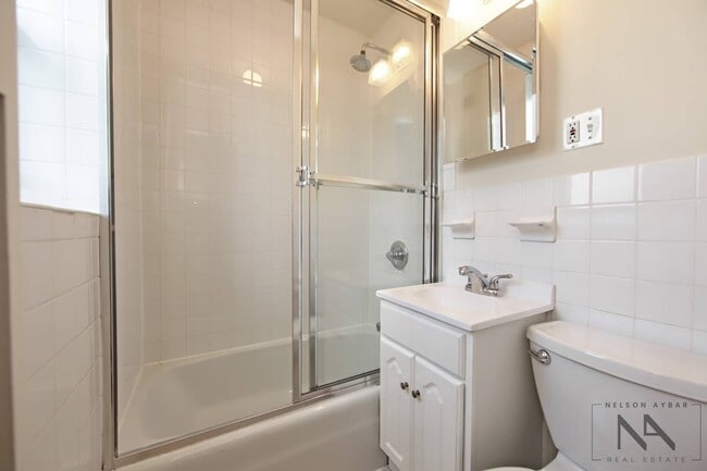 Building Photo - 695 Union St