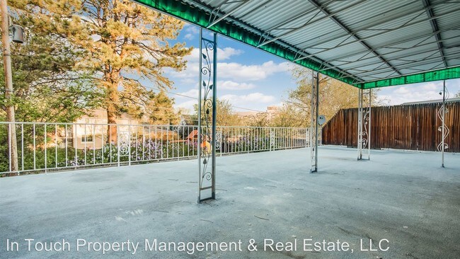 Building Photo - 2 br, 2 bath House - 3914 East Evans Avenue