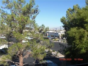 Building Photo - 950 Seven Hills Dr