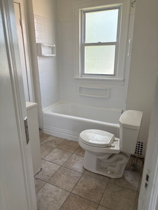 Foto del edificio - 3164 W 48th St