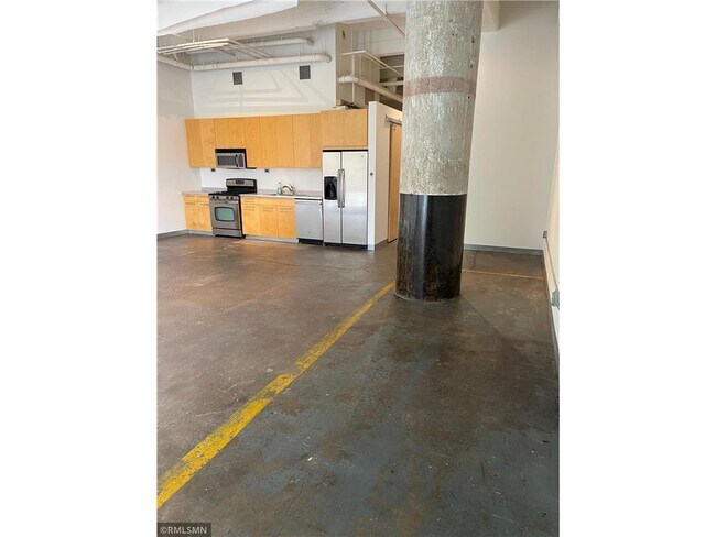 Building Photo - 700 N Washington Ave