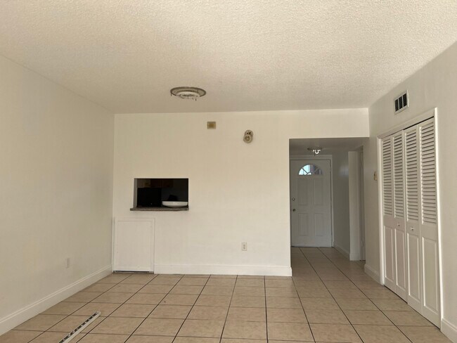 Foto del edificio - 1591 NE Miami Gardens Dr