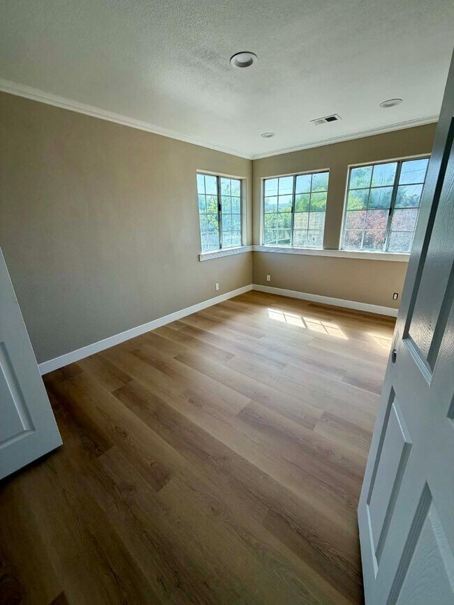 Foto del edificio - 2106 Shortridge Ave