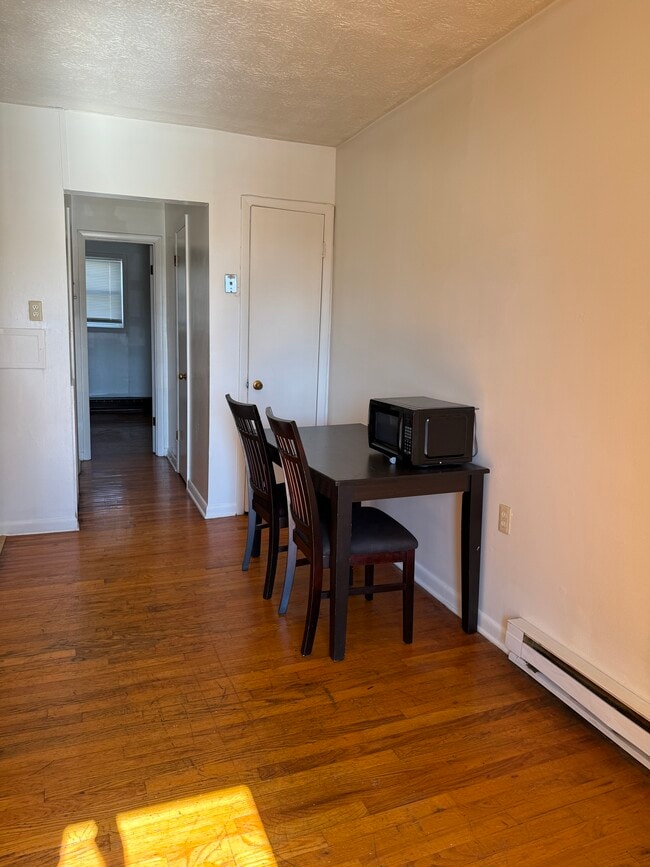 Building Photo - 300 Kern St