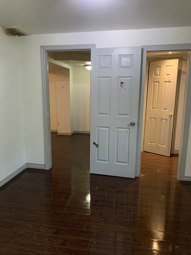 Building Photo - 1003 Elgin St N