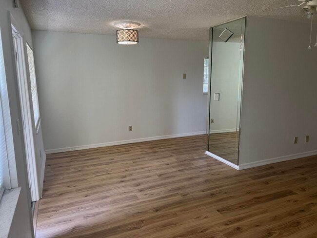 Building Photo - 98 Spring Lake Dr
