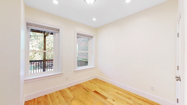 Foto del edificio - 79 Brighton Ave