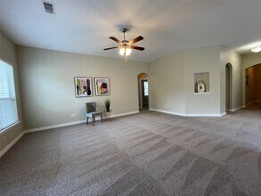 Building Photo - 5811 Ranch Riata Ct