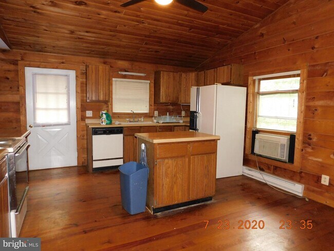 Building Photo - 2040 Parish Rd