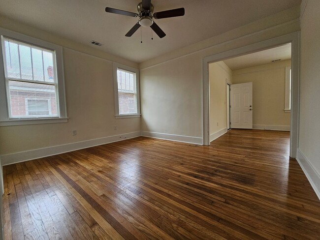 Foto del edificio - 515 E 49th St