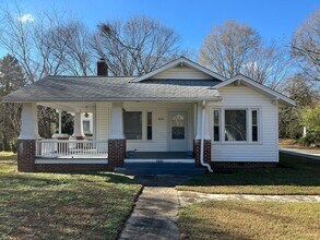 Building Photo - 1835 Thompson Dr