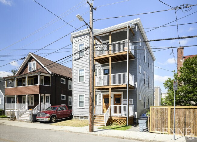 Building Photo - 37 Magoun St