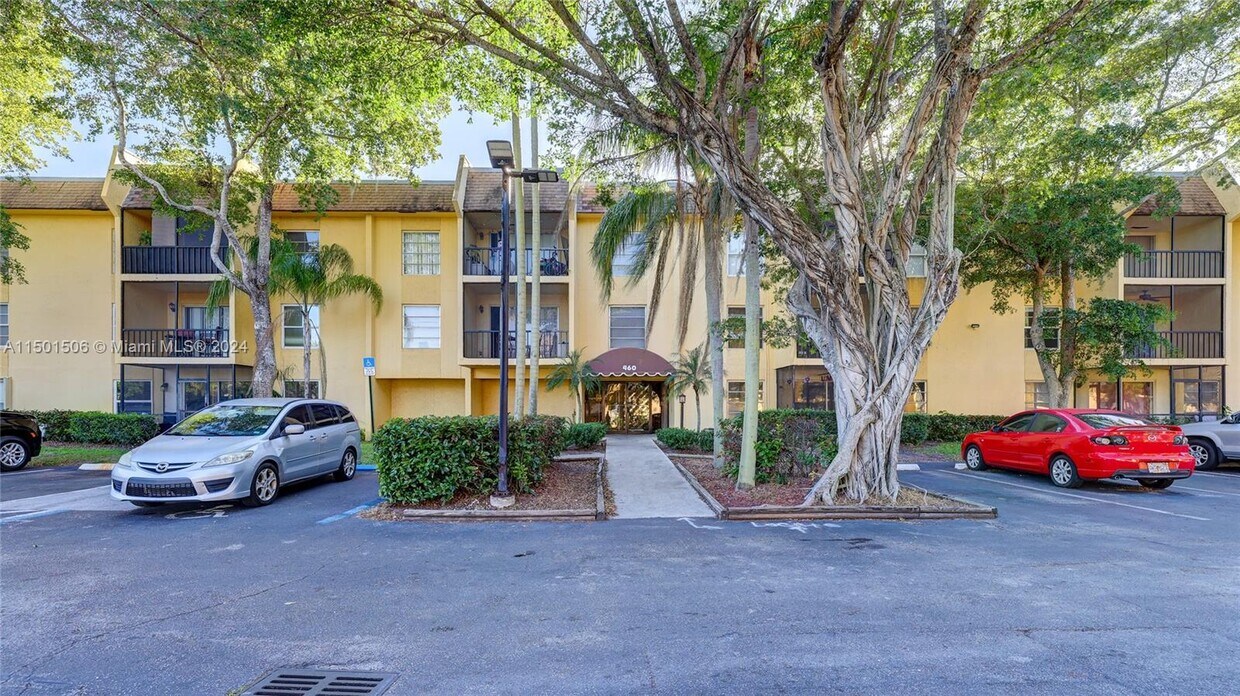 Primary Photo - 460 NW 20th St